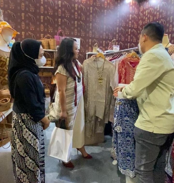 PERUMNAS DUKUNG UMKM BINAAN â€œYUNAS BATIKâ€ PERLUAS TARGET PASAR GLOBAL DI  PAMERAN INACRAFT 2023 